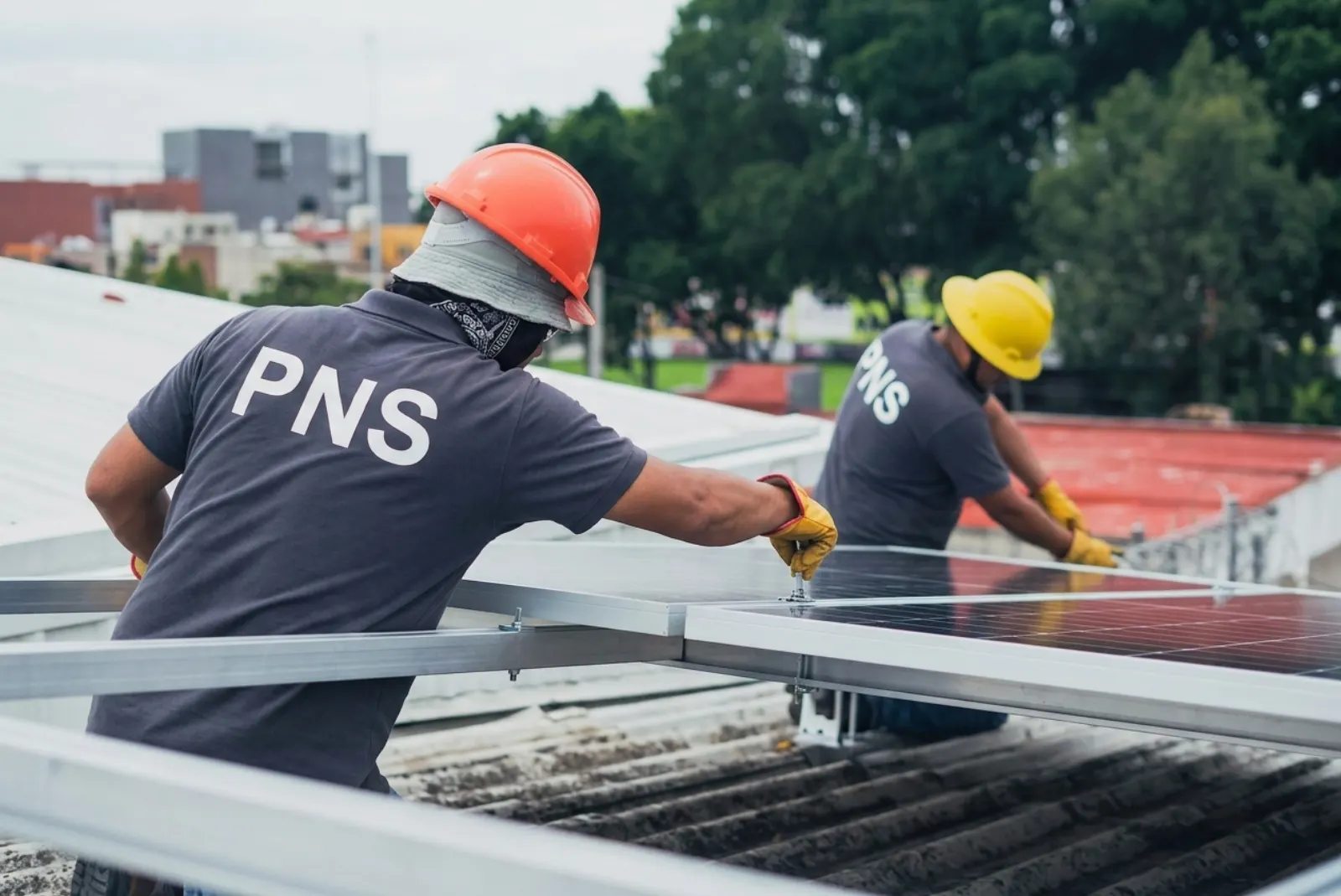 Panneaux solaires en toiture dans le Val-d'Oise
